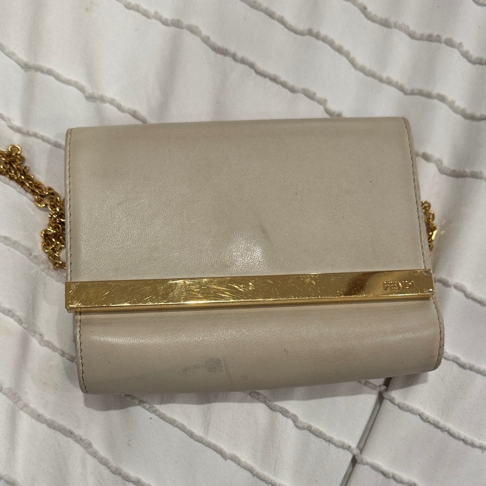 Chic Beige Chain Bag with Gold Accent